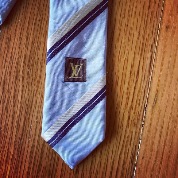 Louis Vuitton LV silk tie New with Flaw - Picture 3 of 9